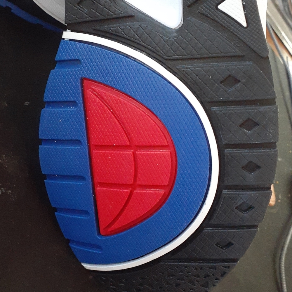 BOY'S CHAMPION RALLY PRO SHOES - Picture 6 of 8